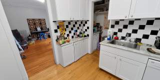 Large 3-bed/1-bath Apartment in the Heart of Rogers Park! Gallery 17
