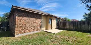 Wood Like Tile Flooring & Vinyl Plank - No Carpet / 1 Story Unit/ Fenced in Yard / Interior Washer Dryer Connections / CISD Gallery 22