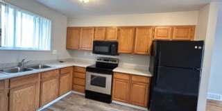 ** Move in Special** Spacious 3 bedroom, 1 bath Lakewood duplex with fenced in backyard available! Gallery 2