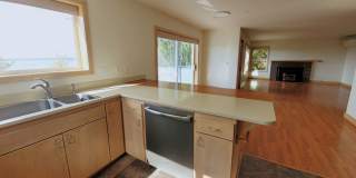 Bayview Condo 2 Bedrooms with Gas Fireplace  - S State St Gallery 8