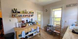 Large 4 bed in Mission Hill Gallery 16
