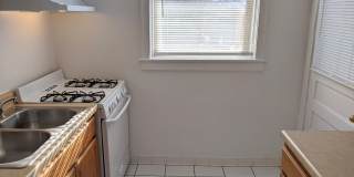 908 Reba Place Gallery 4