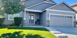 Live In Luxury with Vaulted Ceilings, Granite Countertops, and a Gas Fireplace! Gallery 1