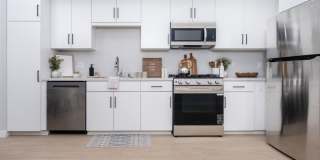 Downtown Ontario Luxury Apartments Gallery 18