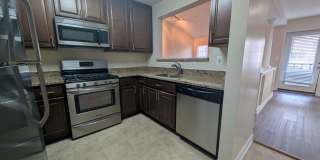 Beautiful 2 bed/2 bath condo in Reston...walk to RESTON TOWN CENTER!! Gallery 18