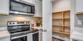 Modern 4 Bedroom Home in Falcon Falls Near Heights High School Gallery 18