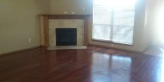Spacious 4 bed, 2 bath, 2 garage home just 1.5 miles from OU Campus Gallery 3