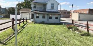 Cozy 2–3 Bedroom, 1 Bath Home with Garage & Sunroom Gallery 1