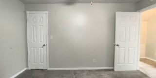 PRELEASING for AUGUST! Close to Campus Gallery 11