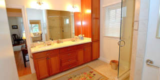 Charming Vacation Home, Furnished 4Bd/3.5Ba Home Gallery 8