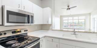 Pacific Pointe Apartments Gallery 32