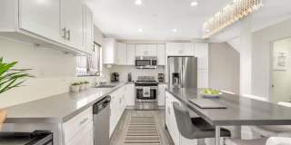 Exclusive Corona Del Mar Condo Gallery 1