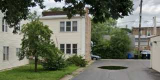 Charming 2BR Duplex in Chicago Gallery 1