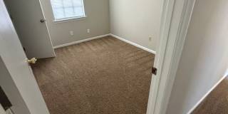 Ridgewood Subdivision Gem: 3-Bedroom Home with Fenced Yard. Gallery 1