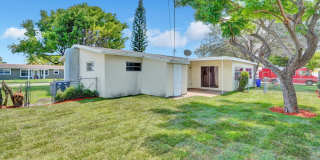 Spacious and beautiful home with a fenced backyard! Gallery 1