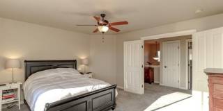 Mt. Rainier View Home on Cul-De-Sac with 3-Car Garage & A/C Gallery 25