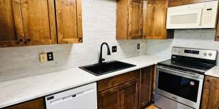 Charming Updated Condo in Great Location Gallery 13