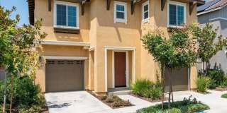 Bright and Spacious 3 Bedroom 3 Bath Townhome in Fallbrook! Gallery 1
