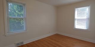 Charming 2-Bedroom Home in West Seattle-Off Street Parking- Large Outdoor Space Gallery 7