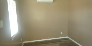 Newly renovated beautiful 1bd/1ba house/commercial space Gallery 5