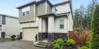 Beautiful, Light‑Filled Home Bordering Protected Greenbelt Gallery 1