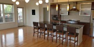 Beautiful 2-bed, 2-bath condo in Jefferson Park Gallery 1