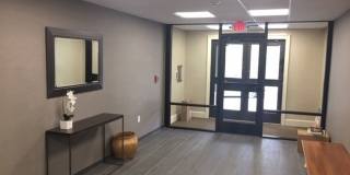 Nice 2 bed in Brookline Gallery 4