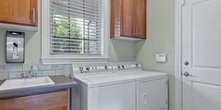 Desirable Oregon City / Luxury Home, High End Amenities, Central Air, Central Vac, Tank-less Hot Water & More! Gallery 16