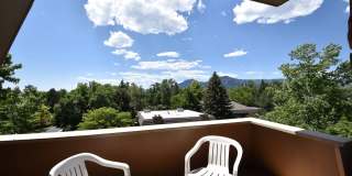 SHORT TERM RENTAL FOR SPRING 2026! 3 Bedroom, 2 Bathroom Penthouse Condo Gallery 4