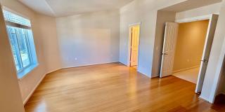 Spacious 2 Bed 2.5 Bath Lakemont Townhome with Greenbelt Views. Gallery 13