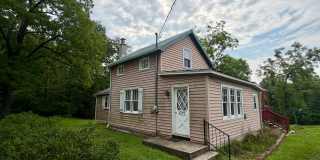 Charming 2-bedroom, 1-bath home in Stroudsburg Gallery 1