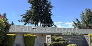 Newly Remodeled 3 Bedroom Duplex Gallery 3