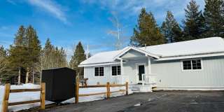2 bedroom 2 bath cabin close to hiking and biking trails Gallery 1
