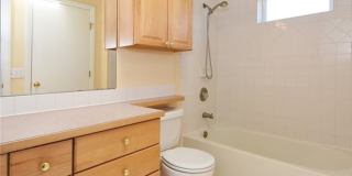 Top Floor 2bed/1.25bath Condo w/Secure Parking Gallery 13