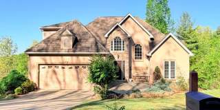 Spacious 3 Bed, 3.5 Bath Home - Convenient Mars Hill Location Gallery 1