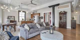 2 BED | 2 BATH | DOWNTOWN CONDO | GARAGE PARKING INCLUDED Gallery 11