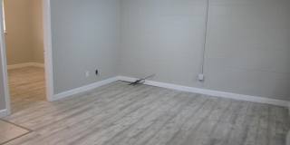 109 SE Chicago Avenue Gallery 3
