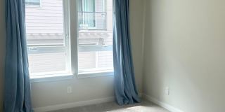 Modern 2-bed, 2-bath Townhome in Shoreline. Gallery 10