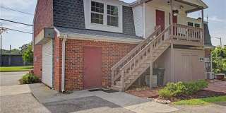 Unique Apartment Above a Business – Convenient to Fort Eustis! Gallery 1