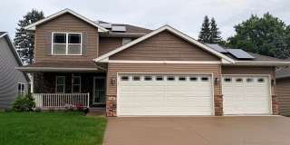 Great NE location 4 Bedroom 3.5 bathrooms with 3 stall garage Gallery 1