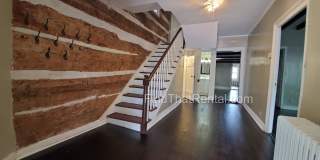 Downtown pet-friendly 3bd w Fenced Yard, Laundry, Screened Porch, Dishwasher, and nearby weekly farmer's market Gallery 5