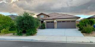 Spacious 3BR 3BA House in Bakersfield Gallery 1