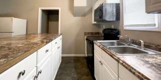 PRELEASING for AUGUST! Close to Campus Gallery 26