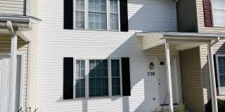 2 Bedroom, 2.5 Bath Townhouse Gallery 1