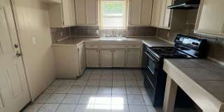 Nice Spacious 3 Bed 1.5 Bath House Total Electric.  Yard Care Included.  Fridge & Washer and Dryer can stay for $100 more pre month. Gallery 12