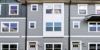 Beautiful 3BR 3.5BA Townhome w/ Full Appliance Kitchen • Garage Parking in West End Gallery 1