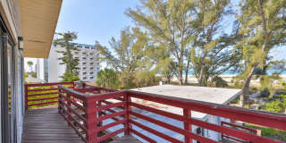 1 Bedroom Beachfront Condo, Steps away from Beach Access! Gallery 8