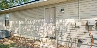 Cozy 2 Bedroom Duplex with Fireplace & Spacious Backyard! Gallery 43