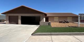 One level Boulder City lakeside & pool Gallery 1