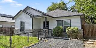 Modern 3-Bedroom Home Near Downtown Gallery 11